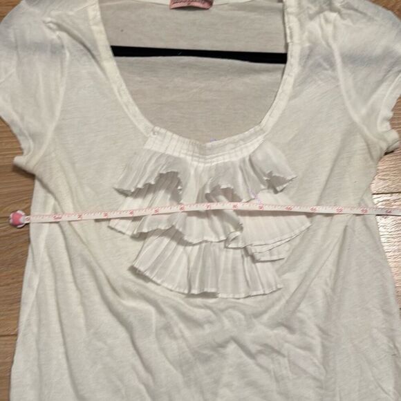 Juicy couture white ruffle top size medium   Vintage! Has small pin hole in the - Picture 6 of 9